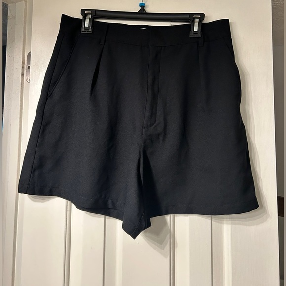 Abercrombie and Fitch Classic Black Women's Shorts - Picture 2 of 6